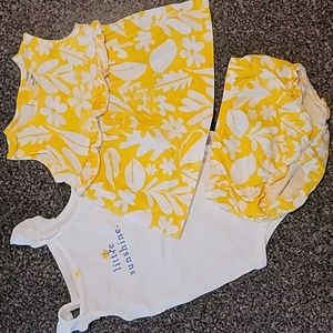 Preloved Carter's 3 piece adorable yellow and white romper set size 24 months